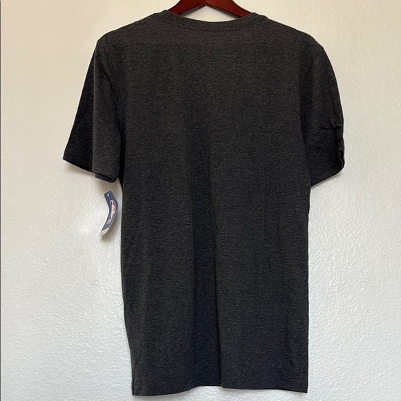 Gray Crew Neck Tee with Vertical Golden Star WARRIORS Graphic size M - Picture 5 of 6